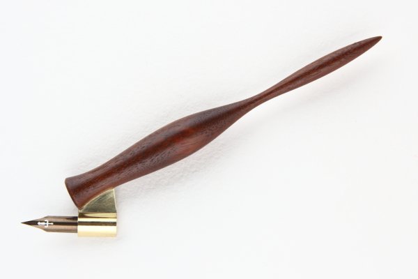 Oblique pen holder made of Ipe wood