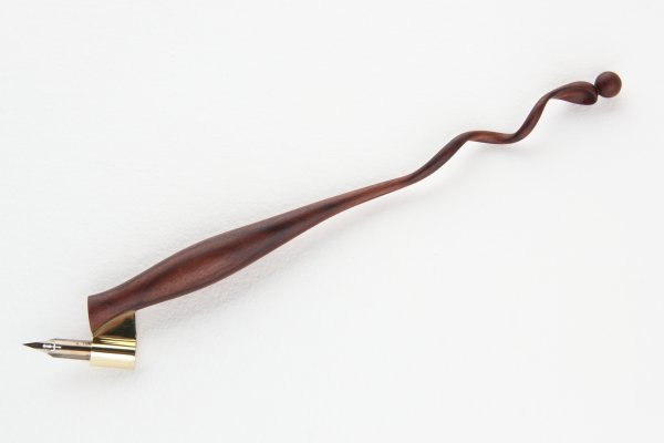 Oblique pen holder with hand carved tail made of Pau Ferro wood.