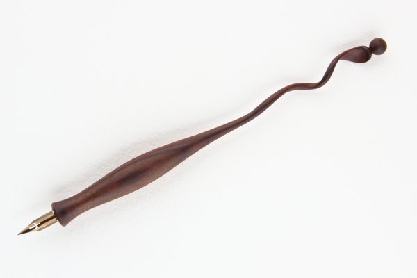 Straight pen holder with hand carved tail made of Pau Ferro wood.