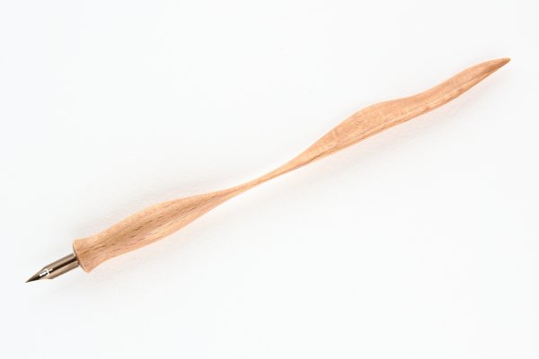 Straight pen holder with hand carved tail, made of beech wood.