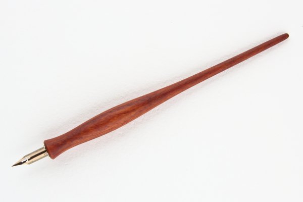 Straight pen holder made of Pau Rosa wood