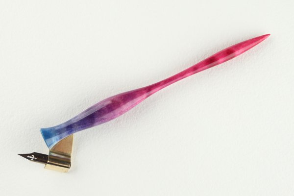 Oblique pen holder made of dyed curly Sycamore Maple wood