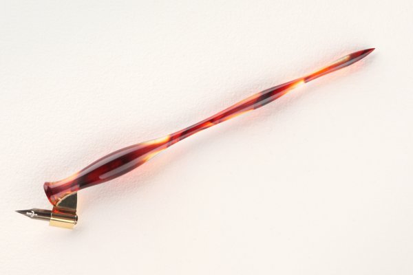 Oblique pen holder made of old French Lucite